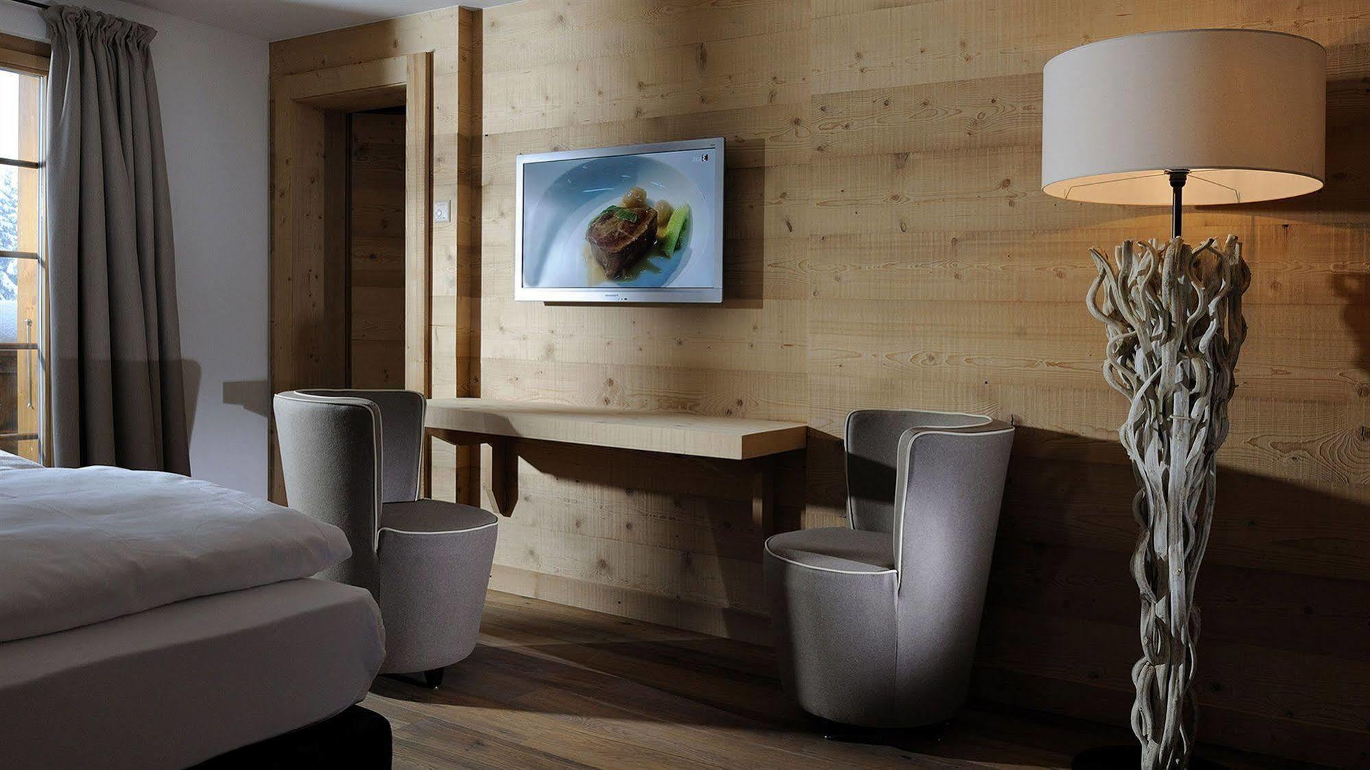 Hotel Des Alpes Superieur Gstaad Eksteriør bilde